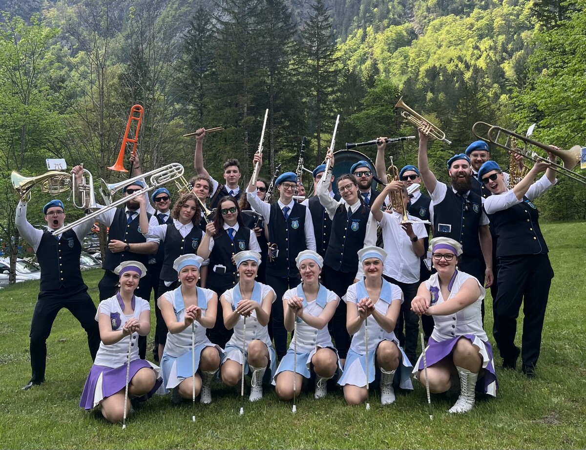 l_737623Mestna godba Kmanik_budnica 35